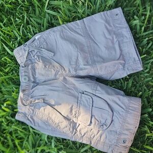 Gap boys grey cargo shorts - size 2T (toddler)